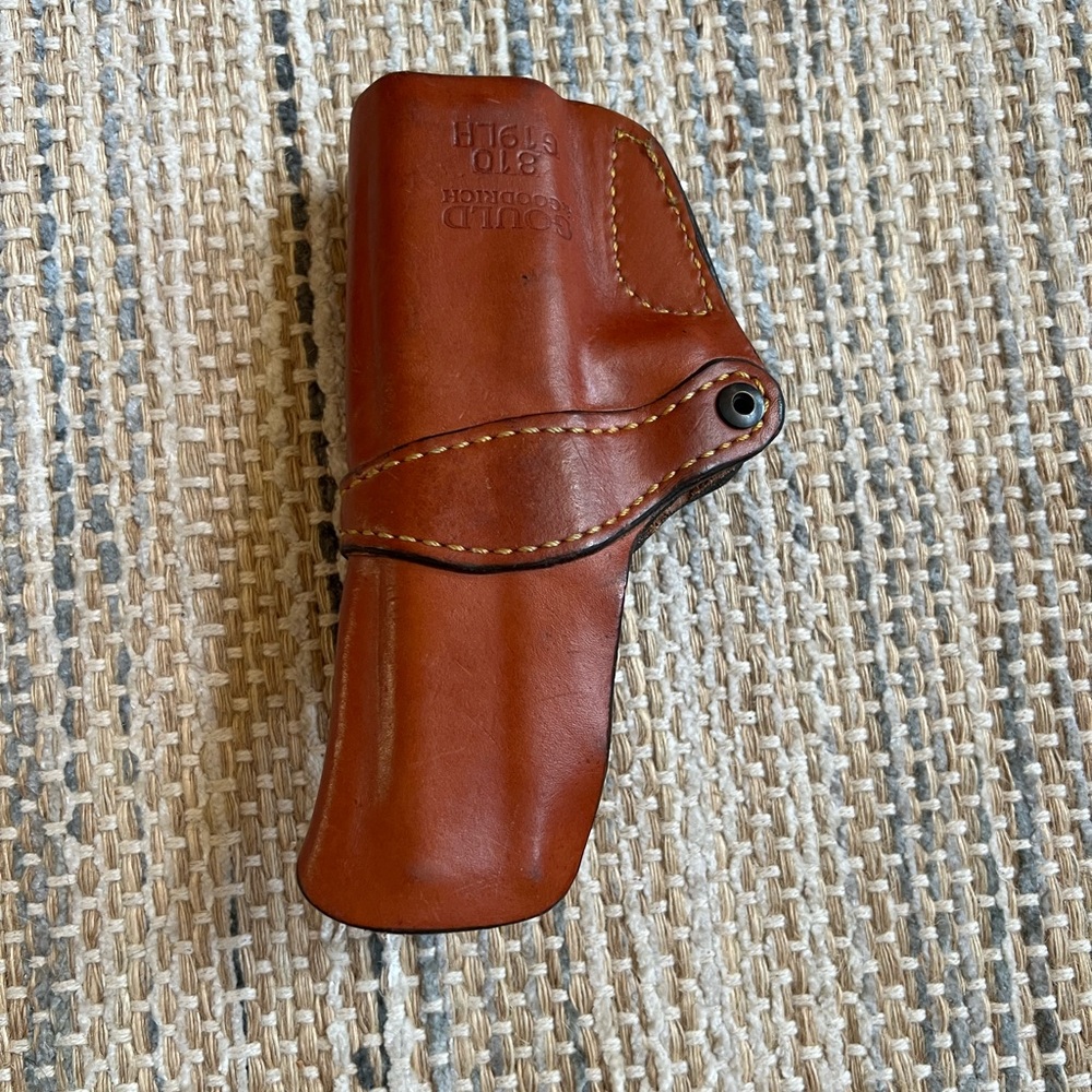 Leather left-handed Holster in Rich Brown